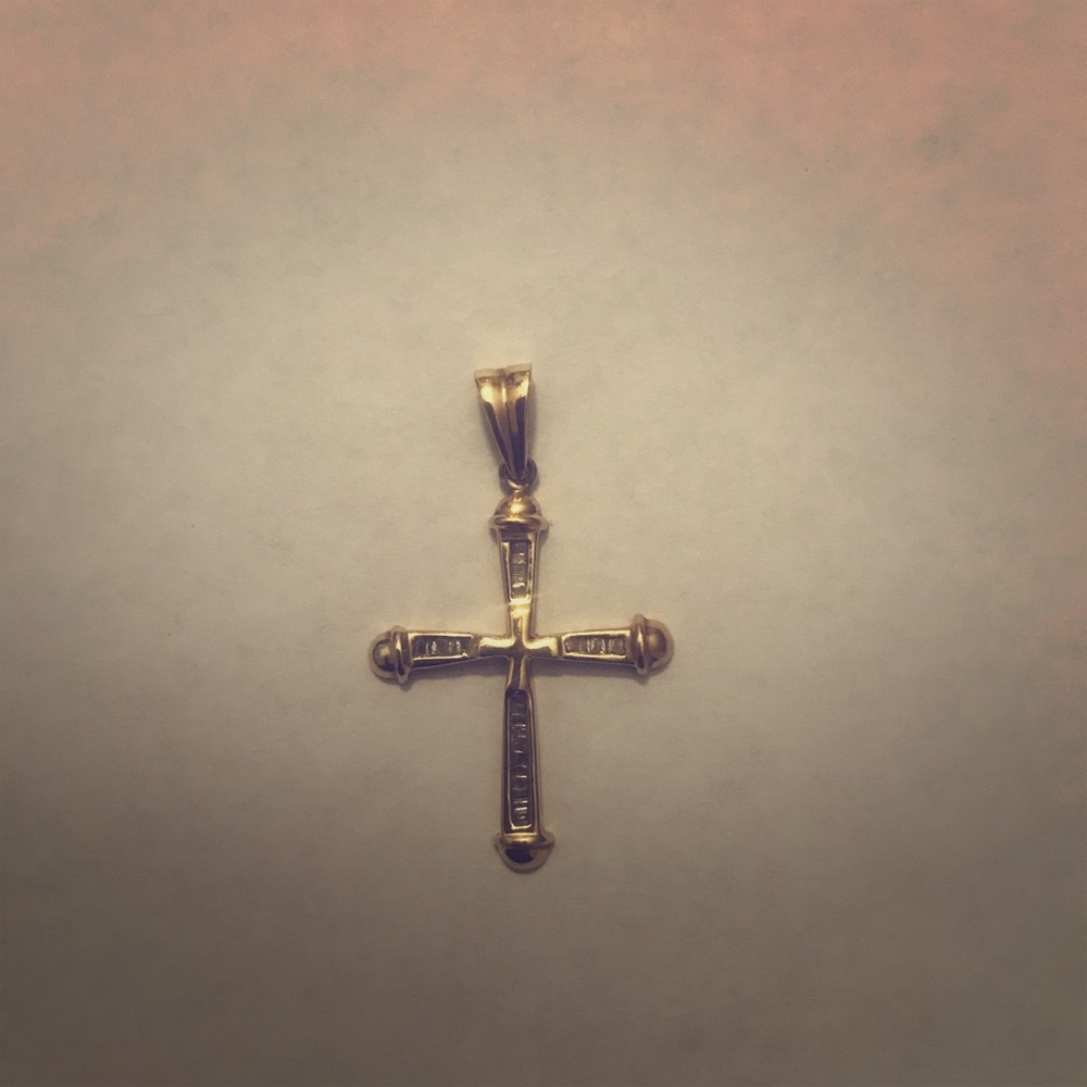 10 karat Gold Cross pendant